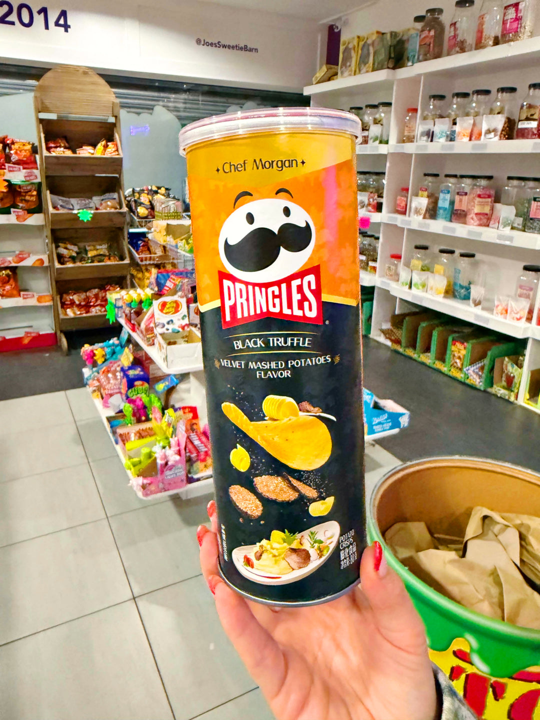 Pringles Potato Chips Black Truffle Velvet Mashed Potato Flavor 80g